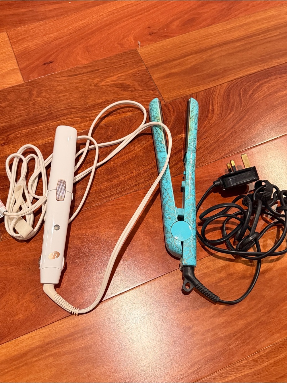 2 Hair Straighteners Bundle – T3 + Extra Flat Iron